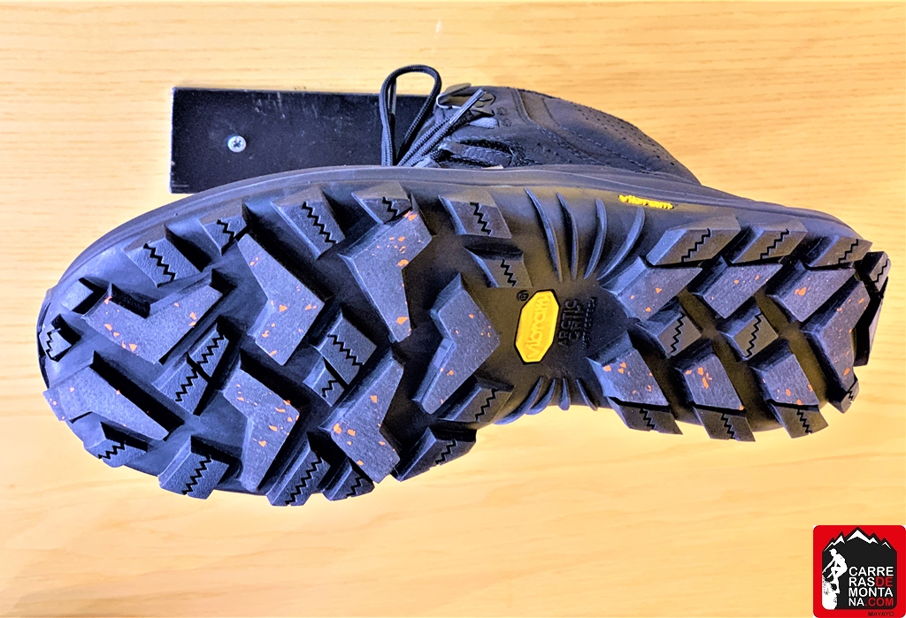vibram arctic grip running shoes